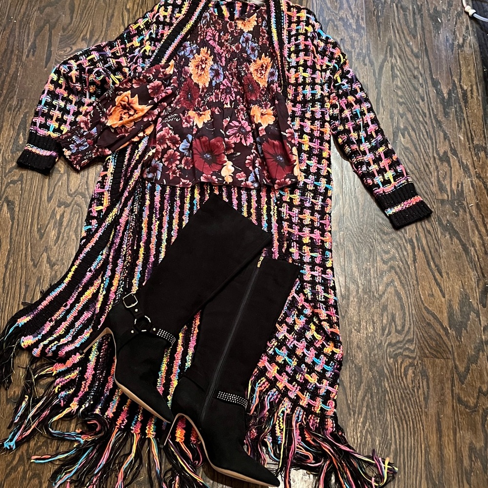 NWOT- XL FRINGED MAXI CARDI OPEN KNIT TRENCH in BLACK PINK BLUE & GOLD METALLIC - Picture 2 of 13